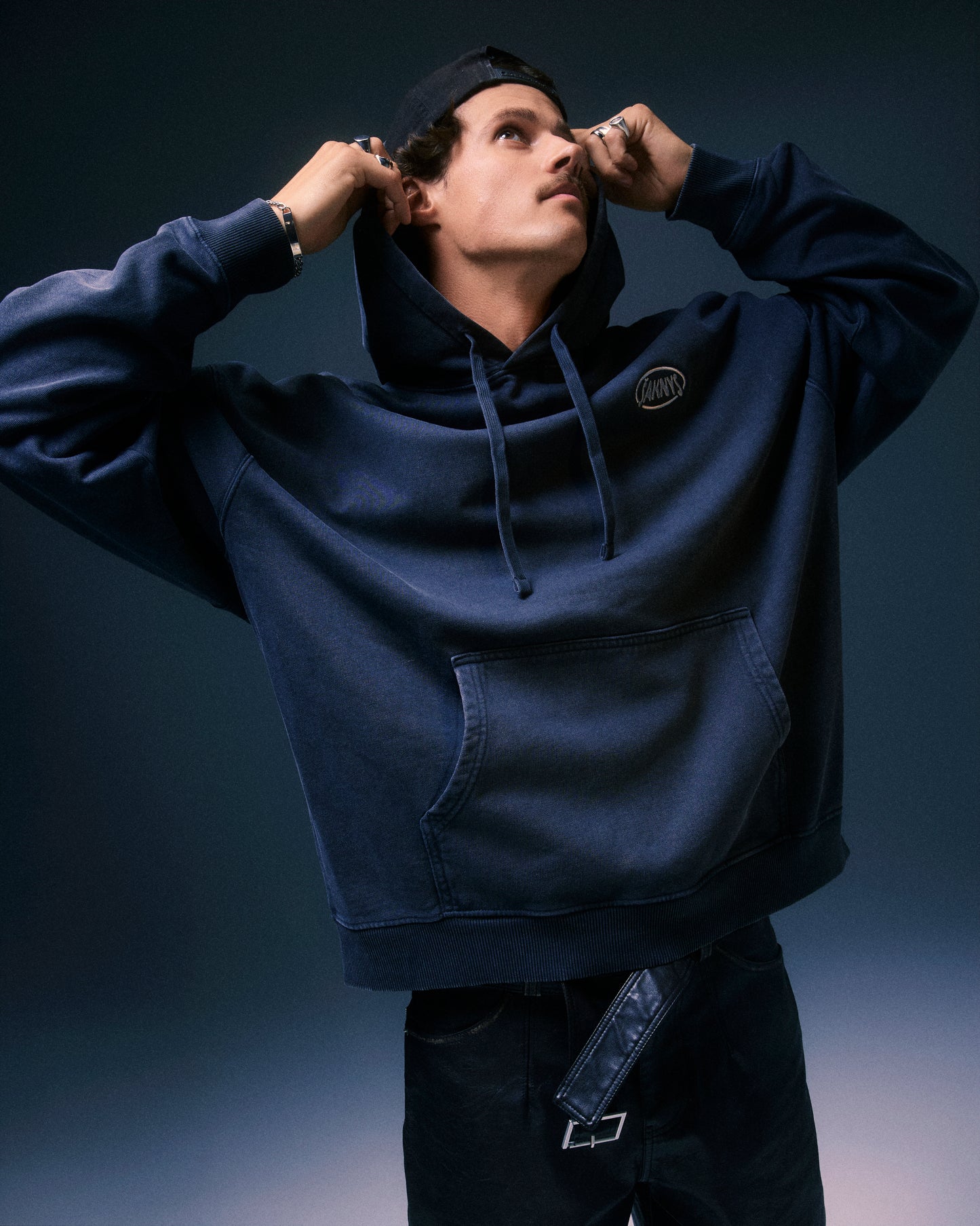 Šaknys Culture Engineered Hoodie Black + Sunny