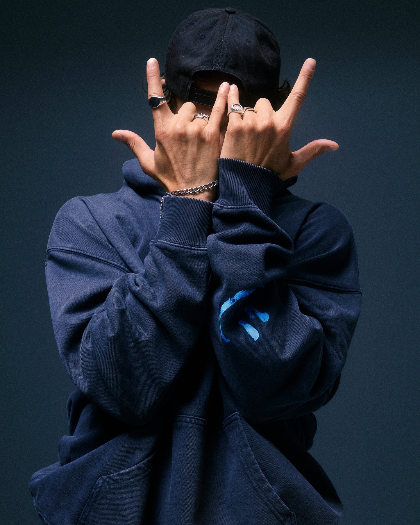 Šaknys Culture Engineered Hoodie Black + Sunny